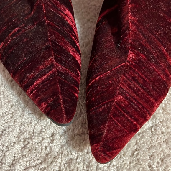 Jessica London Red velvet colored knee high boots w- chunky heel. - Picture 5 of 6